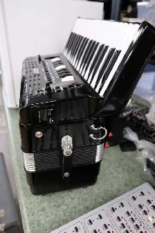 USED Roland FR4X V Accordion - Photo 3