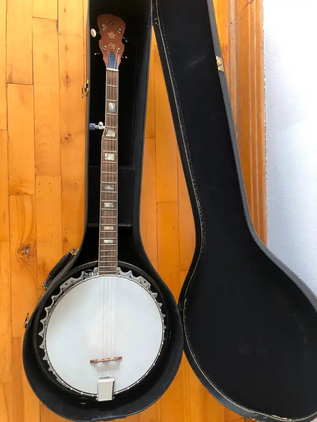BANJO 5 CORDES AVEC ÉTUI RIGIDE