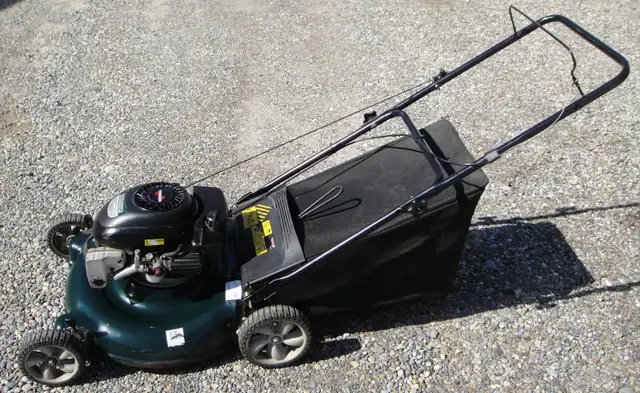 YARDMACHINES REAR BAG GAS LAWNMOWER
