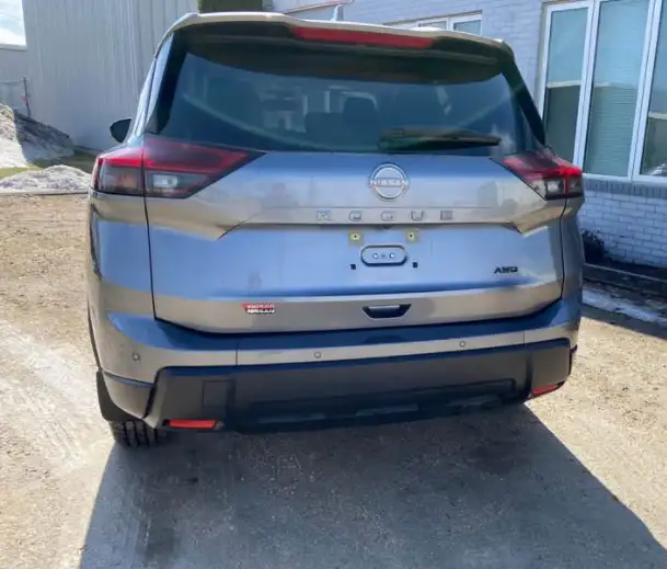 Nissan rogue a AWD low km