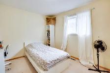 Taradale Main Floor 3 Bedrooms 2 Washrooms For Rent 1st Sept - Photo 12
