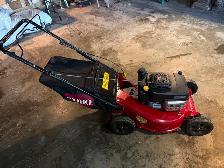 TORO self-propelling gas mower with bag - Photo 2