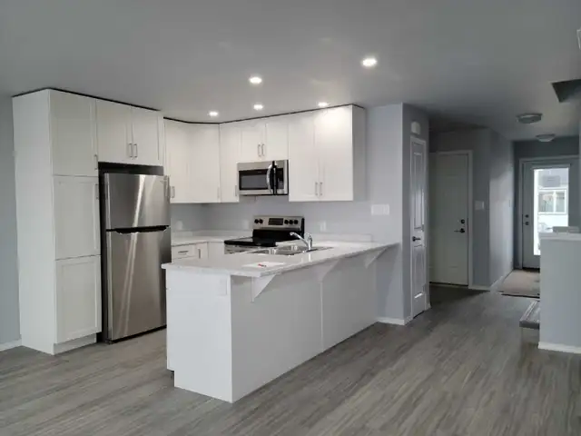 3 bedroom townhouse with garage for rent URGENT