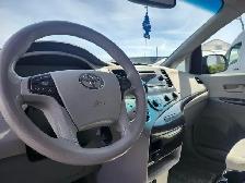 2012 Toyota Sienna AWD 7 PASSAGER GARANTIE 1 ANS - Photo 2