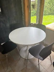 kitchen table and chairs - Photo 2