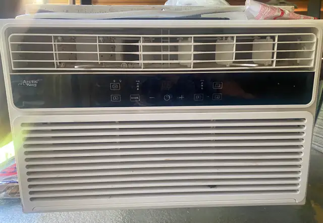 ARCTIC  KING 6,000 BTU WINDOW AIR CONDITIONER