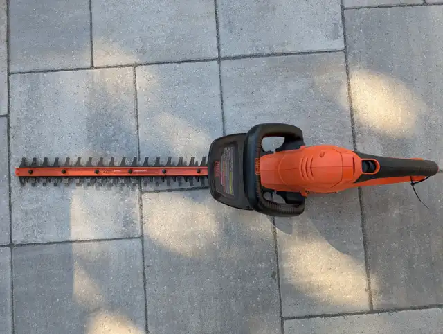 BLACK DECKER 22' Corded Hedge Trimmer