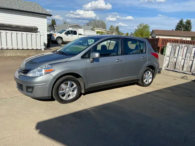 2012  NISSAN VERSA SL