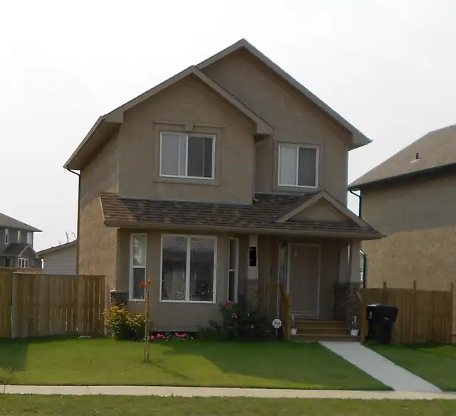 3 Bedroom Stonebridge, Saskatoon House nearby Schools for Rent