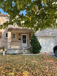 3 bed at 89 Rose abbey Kingston Ontario
