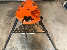 RIDGID No. 450 Tristand Pipe Vise w/ Chain Vise - Photo 2