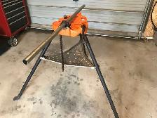 RIDGID No. 450 Tristand Pipe Vise w/ Chain Vise - Photo 3