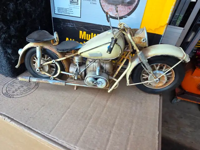Harley Davidson Collectable Motorcycle Display Older Style Bike