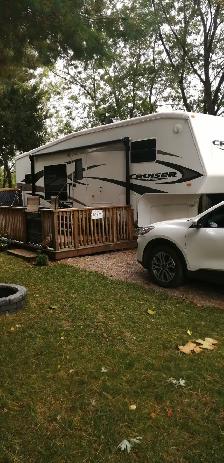 2007 Crossroads Cruiser Fifth Wheel with Full  Seasonal Camping - Photo 2
