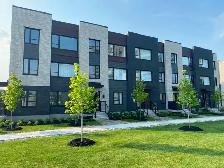 3-Storey Townhome in Blainville / Maison de ville sur 3 étages