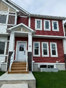 Townhome for Rent in Baysprings Terr SW, Airdrie Alberta