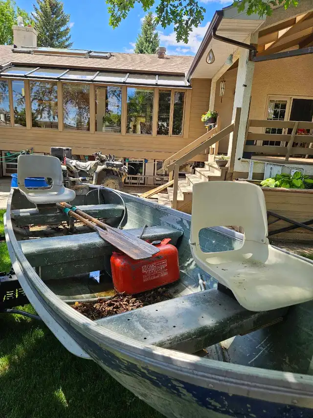 12 foot boat $2500