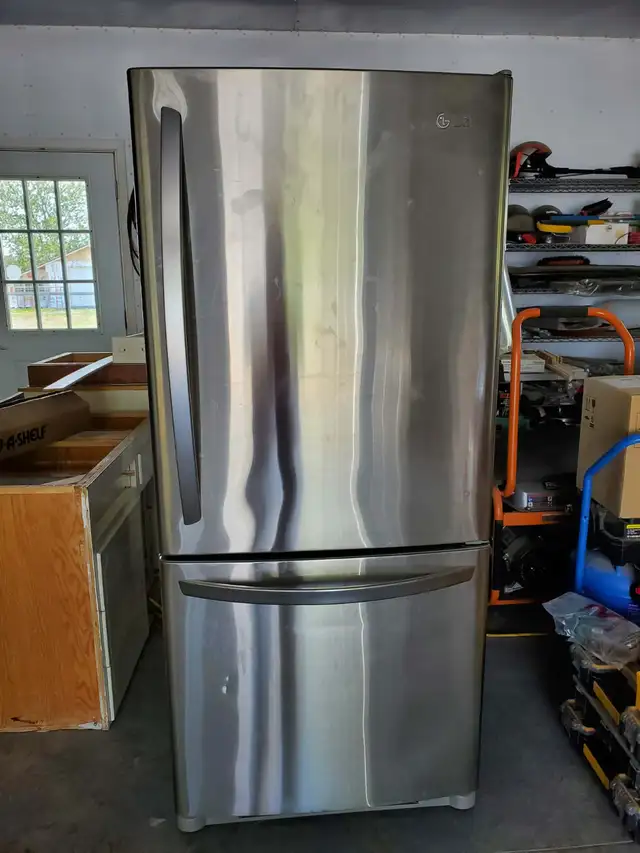 LG Refrigerator W/Freezer