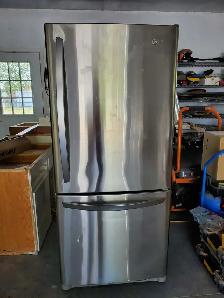LG Refrigerator W/Freezer