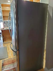 LG Refrigerator W/Freezer - Photo 2