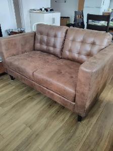 DIVAN 2 PLACES EN SIMILI CUIR BRUN, 2 ANS  SERVI, - Photo 2