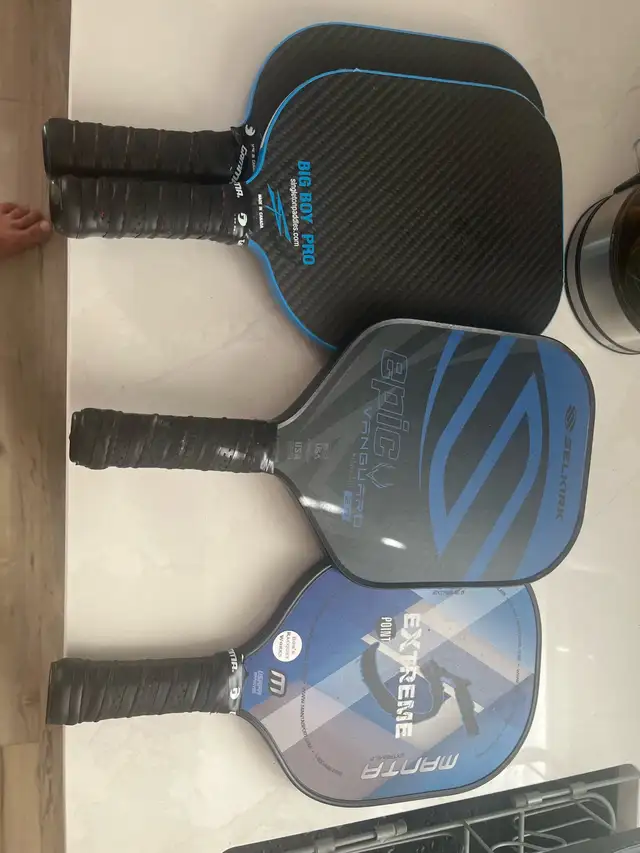 4 pickle ball paddles