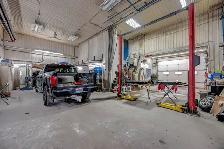 Garage de carrosserie et peinture avec bâtisse Lanaudière - Photo 3