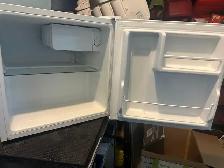 Master Chef Compact Refrigerator - Photo 3