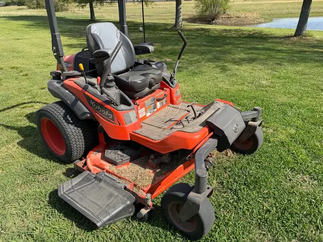 2020 Kubota ZD1211 zero turn mower 72" hydraulic commercial