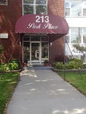 MOVE RIGHT IN TO OUR GORGEOUS BACHELOR APARTMENT