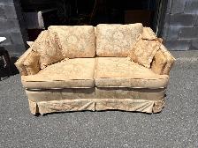 Love Seat - Photo 2