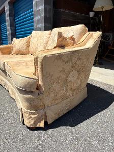 Love Seat - Photo 3