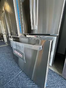 NEW 33" GE Counter Depth Fridge -Water & Ice Dispenser Stainless - Photo 7