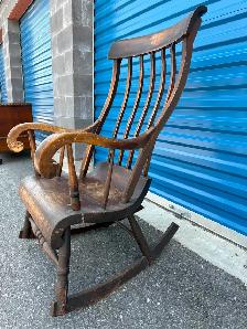 Old Solid Wood Rocking Chair - Photo 3