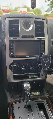 2009 Chrysler 300C HEMI 5.7L V8 – Loaded – Excellent Condition - Photo 7
