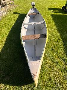 16 ft ‘Frontiersman’ flat-back fiberglass canoe - Photo 2