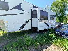 Fifth wheel travel trailer - Photo 2