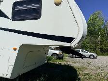 Fifth wheel travel trailer - Photo 3