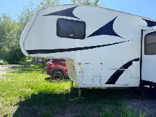 Fifth wheel travel trailer - Photo 4