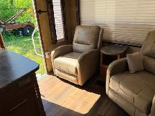 Fifth wheel travel trailer - Photo 6