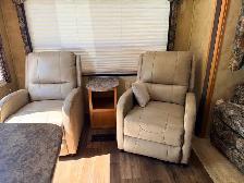 Fifth wheel travel trailer - Photo 7