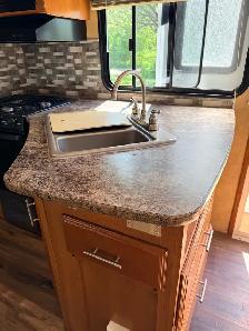 Fifth wheel travel trailer - Photo 8