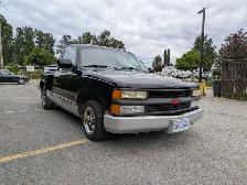 1990 GMC Sport Truck - Photo 2