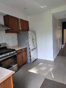 1 Bed Apt Queen/Roncensvalles avail - Photo 2