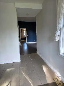 1 Bed Apt Queen/Roncensvalles avail - Photo 3