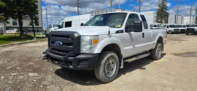 2015 Ford Super Duty F-350 SRW SRW - 4x4 - 4 Doors - Tow Package