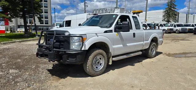 2014 Ford Super Duty F-250 SRW 4x4 - 4 Doors - Tow Package!