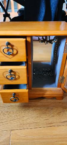 Excellent condition light brown wooden jewlery box for sale! - Photo 3