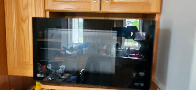 Excellent condition LG microwave for sale!