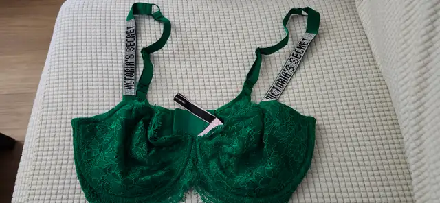 Brand NEW Victoria Secret Green Rhinestone bra 36DDD